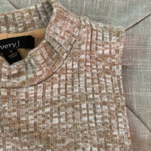 Small high neck shift dress - Picture 3 of 3